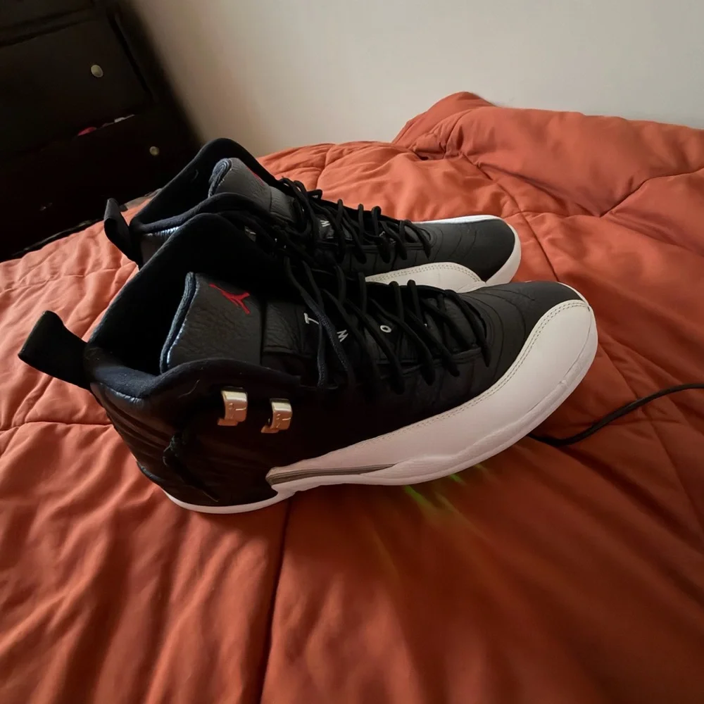 Air Jordan Retro Black/White Men's Basketball Shoes. Jordan 12 PLAYOFFS SZ 11 - Picture 2 of 3